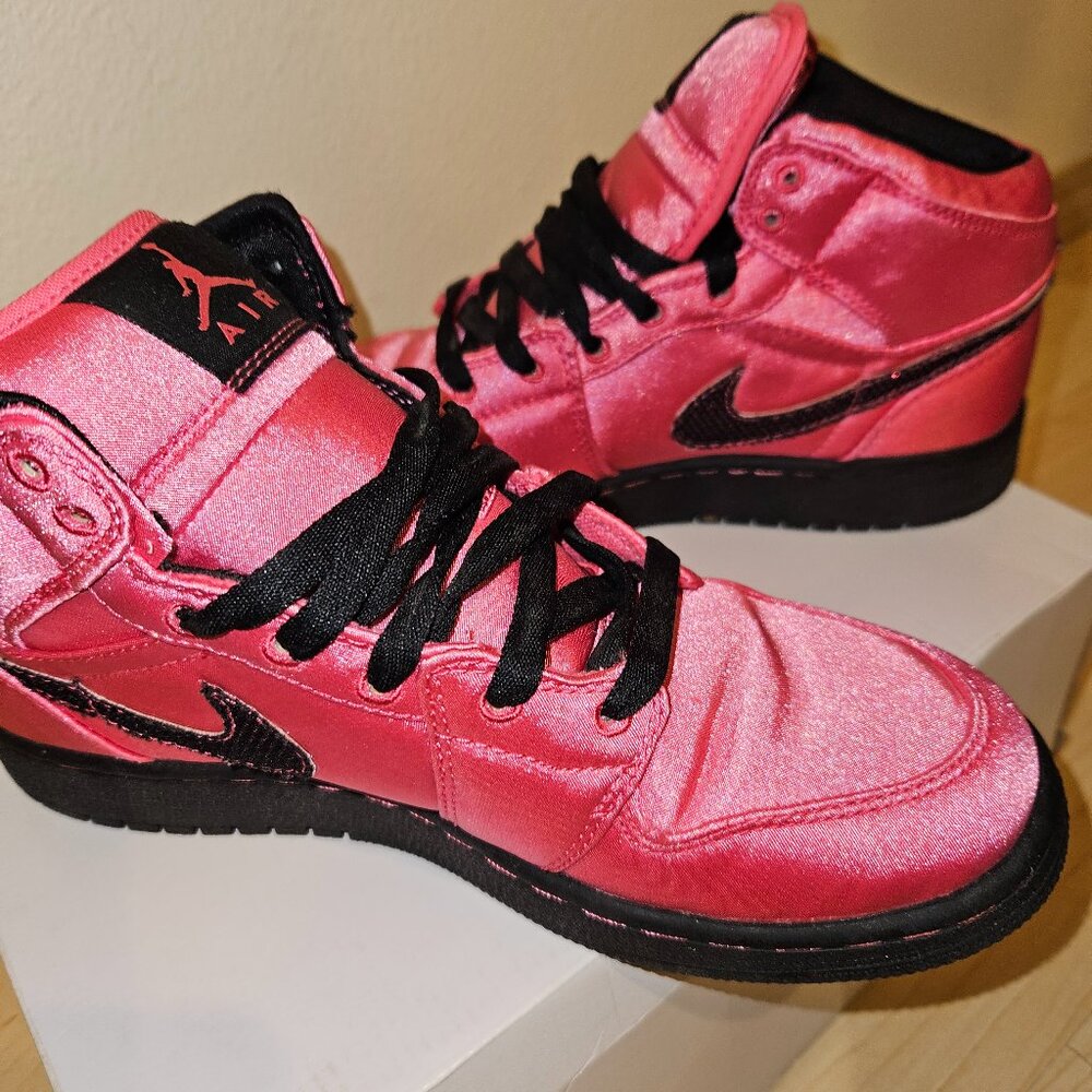 Jordan 1's raspberry pink